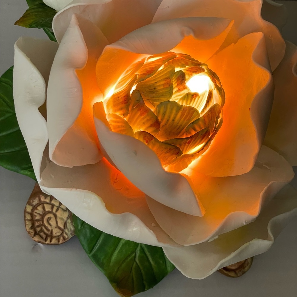 WHITE PORCELAIN FLORAL MAGNOLIA CORDED NIGHT LIGHT Tested & Works